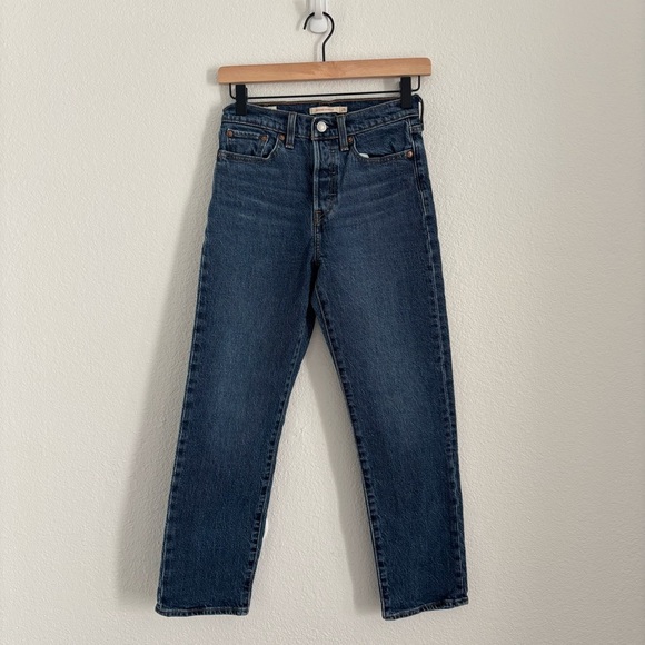 Levi's Women's Size 25 Blue Wedgie Straight Button Fly Jeans - Picture 1 of 5